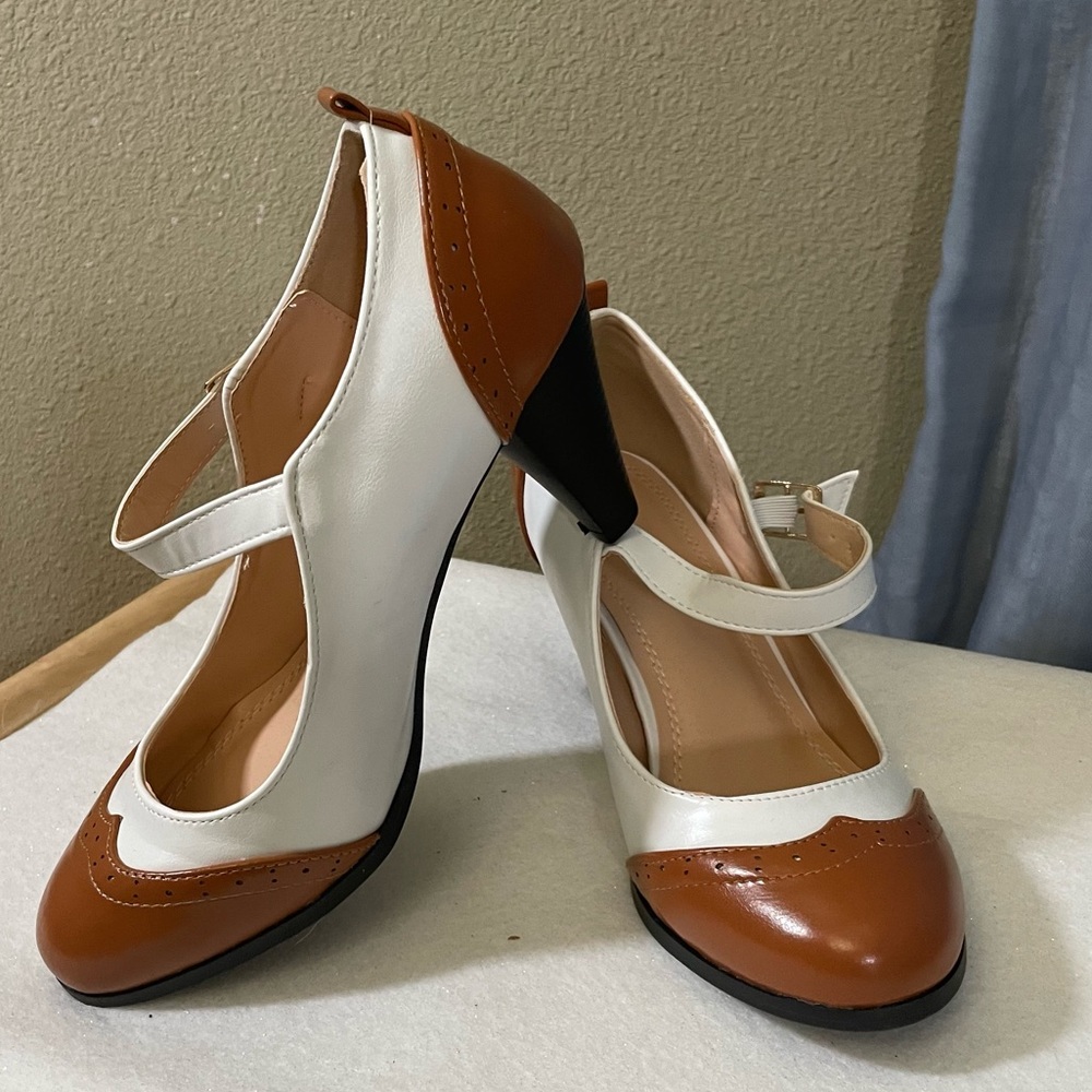 Vintage style heels with saddle shoe details